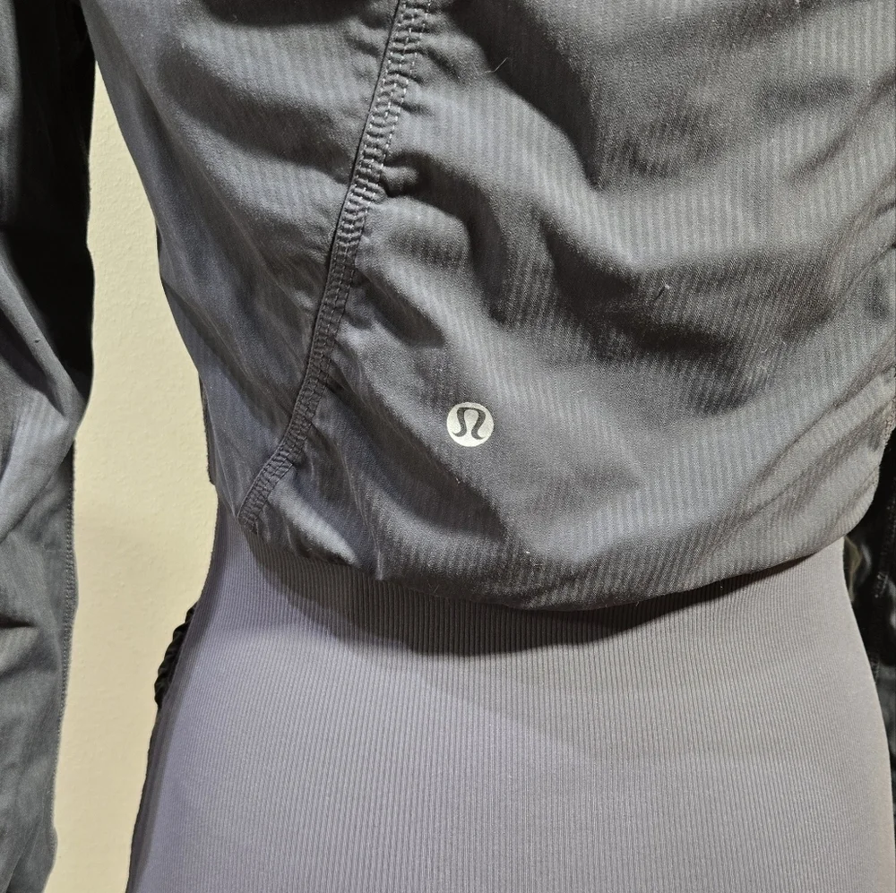 lululemon athletica 16 pit